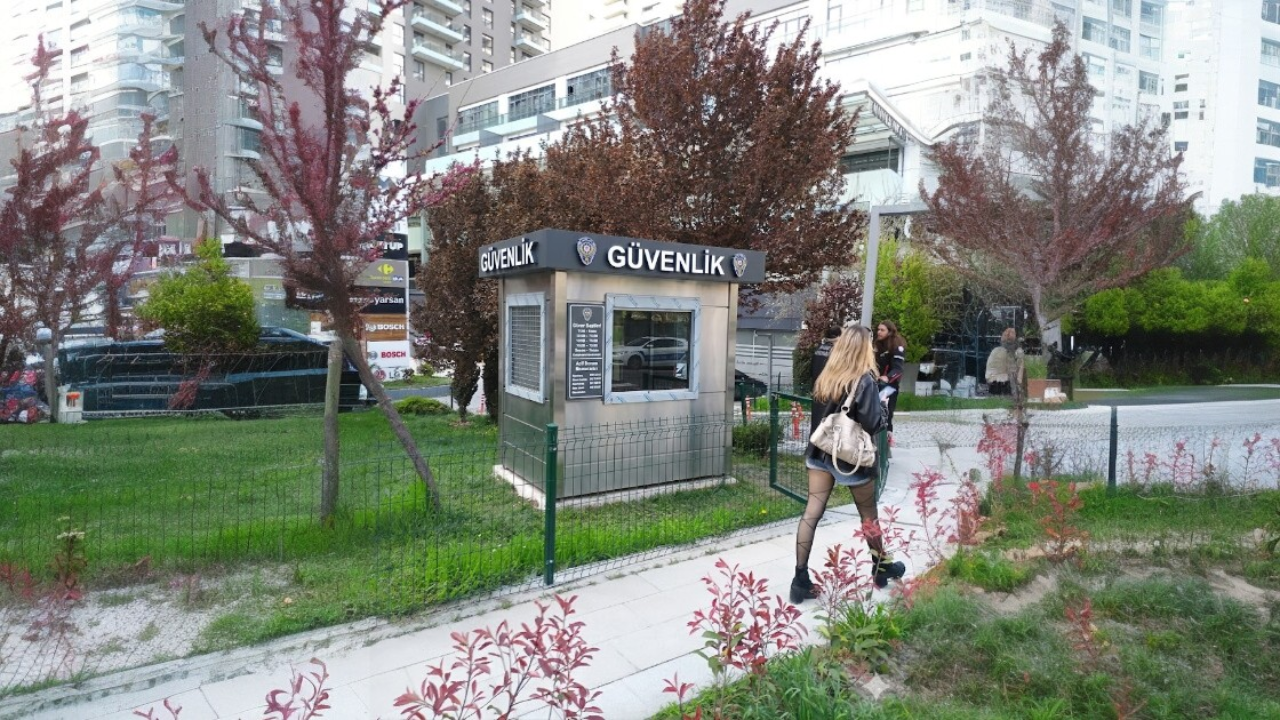 Bekçi Kulübesi